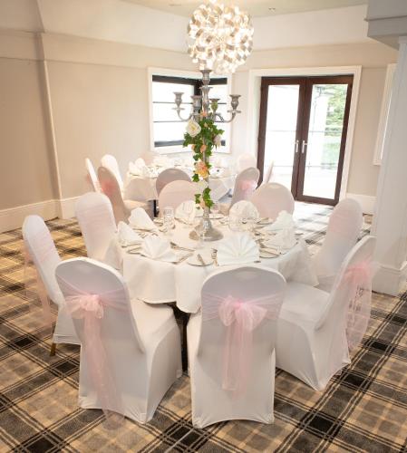 Posezení v ubytování Crowwood Hotel and Alba Restaurant