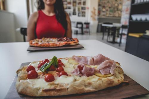 a pizza sitting on top of a table at Hotel Continental in Reggio Calabria