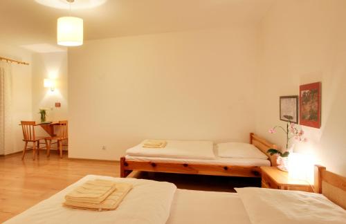 Posteľ alebo postele v izbe v ubytovaní Rezydencja Bukowy Dwór
