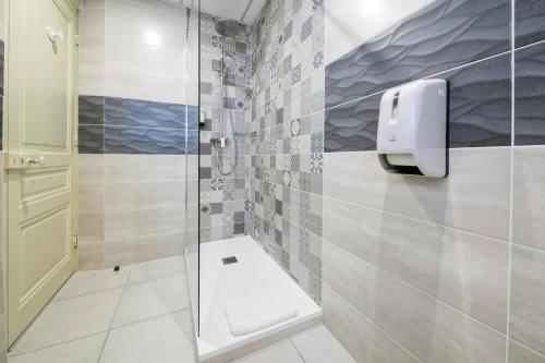 a bathroom with a shower stall and a toilet at La Commanderie de Champarey in Bourgoin