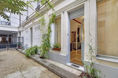 A Sweet Studio in Montparnasse - Boulevard du Montparnasse
