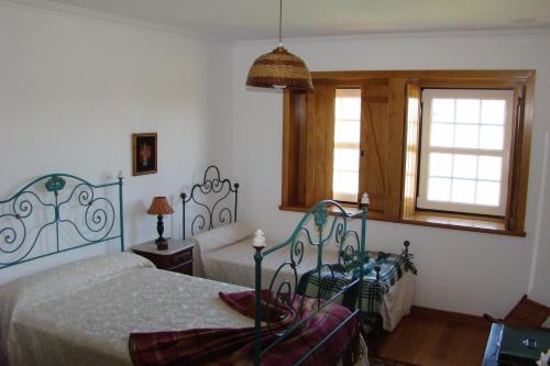En eller flere senge i et værelse på Casa Da Oliveirinha