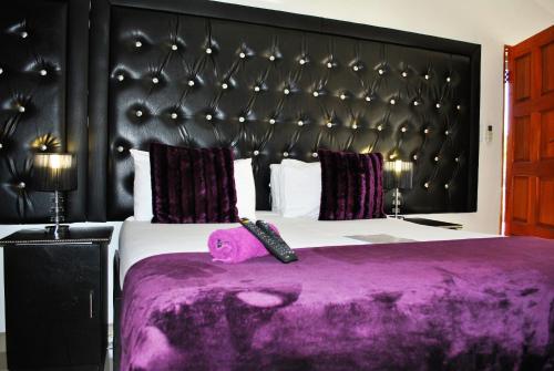 Lapologa B&B Phalaborwaにあるベッド