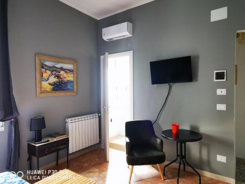 TV a/nebo společenská místnost v ubytování L'ARENA ROOM