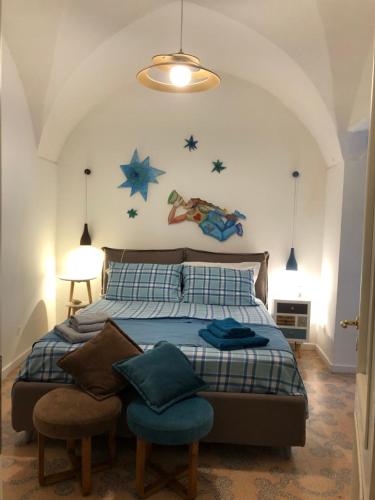 a bedroom with a bed with stars on the wall at MaGiA in Lecce