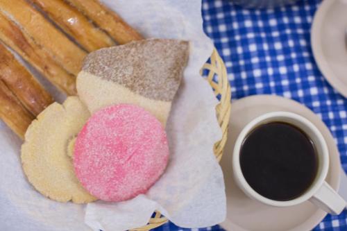 a plate of pastries next to a cup of coffee at Lourdes Hotel Campestre in Santa María del Río
