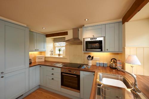 Kuchyň nebo kuchyňský kout v ubytování Autumn Cottage