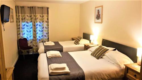 Llit o llits en una habitació de The Marine Hotel Invergordon