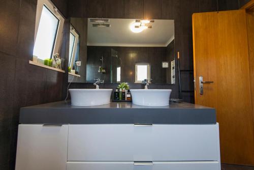 A cozinha ou cozinha compacta de D09 - Porto de Mós Luxury Villa