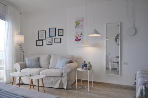 Χώρος καθιστικού στο Bright Studio by the sea