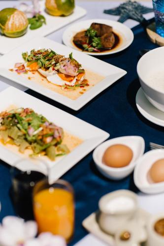 Mad på resortet eller i nærheden