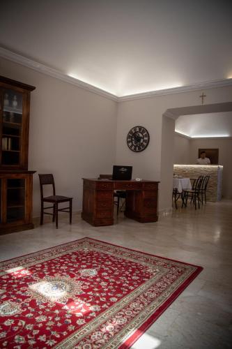 a living room with a red rug on the floor at Al Centro Casa Vacanze in Mistretta