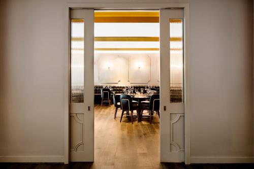 Restaurace v ubytování Kimpton Hotel Monaco Baltimore Inner Harbor by IHG