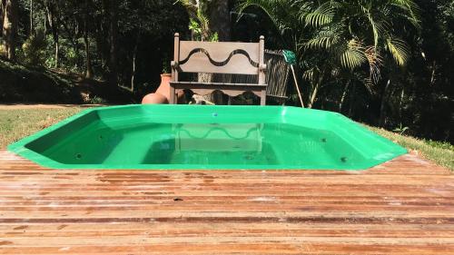 Het zwembad bij of vlak bij Chez nous