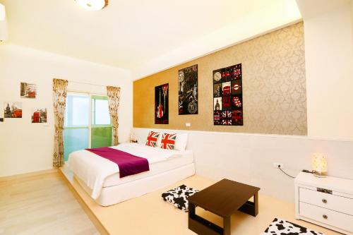 a bedroom with a white bed and a table at D3 Classic BNB in Wujie