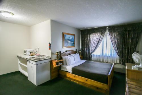 Photo de la galerie de l'établissement Bighorn Inn & Suites, à Canmore