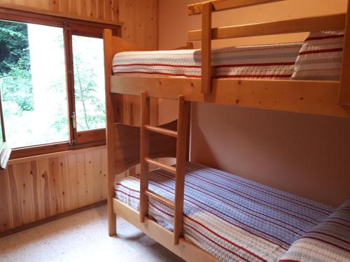 Chalet independiente en la Vall Fosca , Pirineo catalán tesisinde bir ranza yatağı veya ranza yatakları