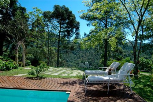 Kolam renang di atau dekat dengan Casa da Colina Chalés