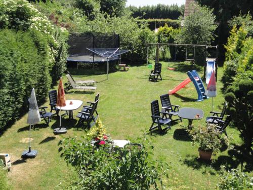 Gallery image of Fewo 7 mit Süd- Terrasse 3 Zimmer Tram-polin Tischtennis Schaukel in Dahme