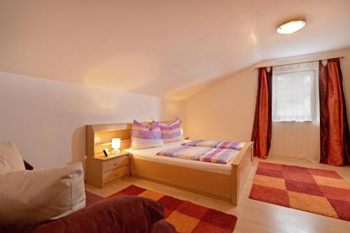 a bedroom with a bed and a window at Ferienwohnung Klingler in Scheffau am Wilden Kaiser