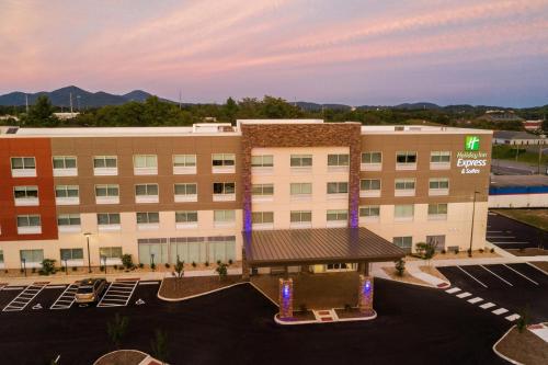an exterior view of a hotel with a parking lot at Holiday Inn Express & Suites - Roanoke – Civic Center in Roanoke