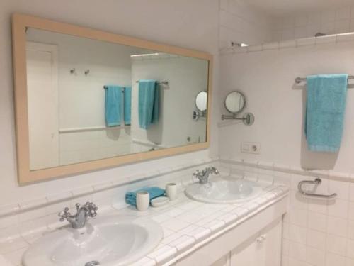 A bathroom at Casa Razzo