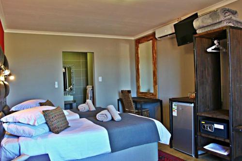 Säng eller sängar i ett rum på Opuwo Country Lodge
