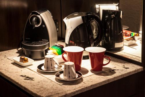 Quality Hotel Curitibaにあるコーヒーまたはお茶