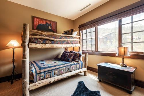 Krevet ili kreveti u jedinici u okviru objekta Arrowleaf Lodge - 3 Bed Condo #416