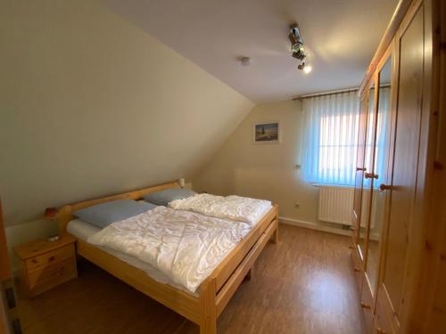 Ένα ή περισσότερα κρεβάτια σε δωμάτιο στο Ferienwohnung am Deichweg