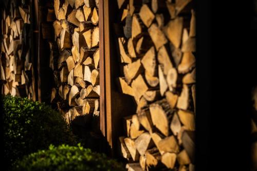 a building with a wall made of wooden logs at Boutiquehotel 't Fraeyhuis - adults only in Bruges