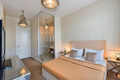 a bedroom with a large bed with a glass wall at 6 rooms in Vienna