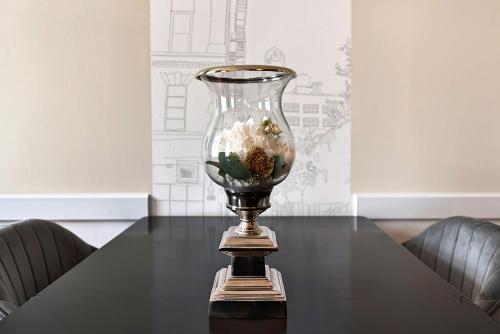 a vase with flowers in it sitting on a table at 6 rooms in Vienna