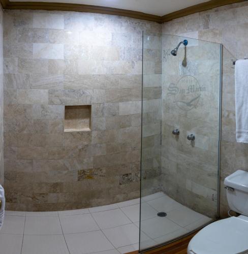 Bilik mandi di Hotel San Martin