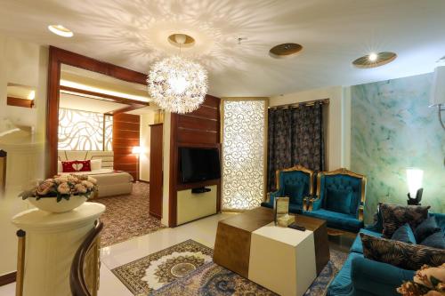 Χώρος καθιστικού στο Meral Crown Hotel