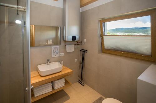 Et badeværelse på Apartamenty Zielone Skałki