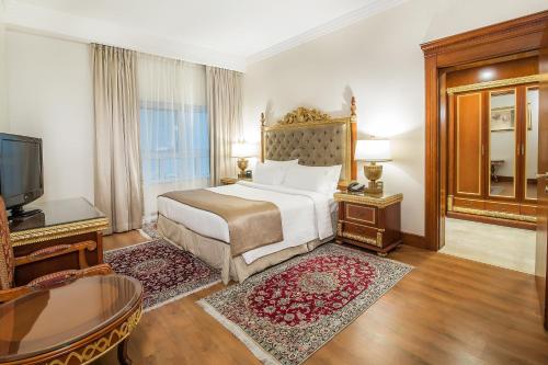 Sunday Hotel Holiday international Dubai Image