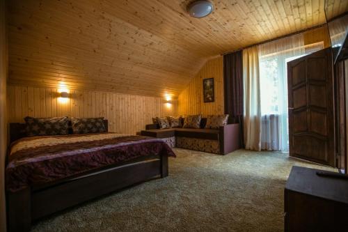 Кровать или кровати в номере Apartments in Polyana