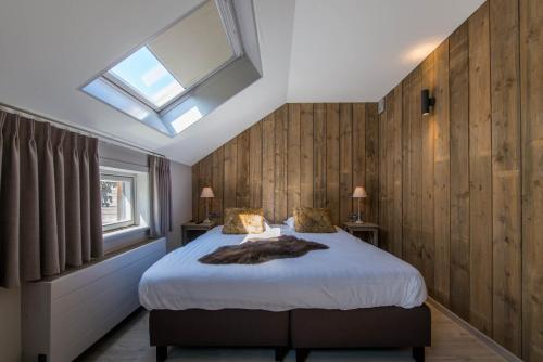 a bedroom with a bed and a skylight at Maison Jean in Nieuwpoort