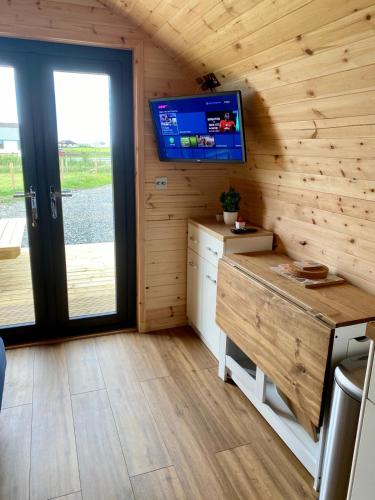 Dapur atau dapur kecil di Fuaim na Mara - Self Catering Pod