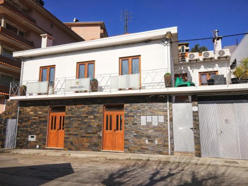 Το κτήριο όπου στεγάζεται  η παραθεριστική κατοικία