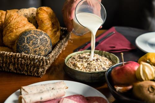 ホテルの敷地内または近くでの食事または食べ物