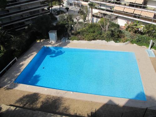 an overhead view of a large blue swimming pool at Sunny and cosy sea view studio in Antibes