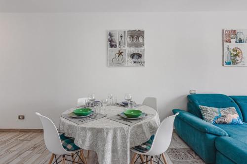 Cozy apartment in El Duque by AltamarHomes
