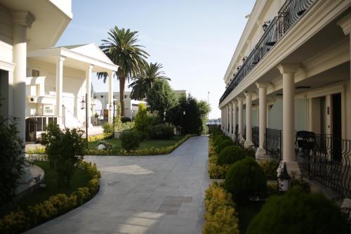 a walkway between two buildings with palm trees at Northdoor Hotel in Amasra