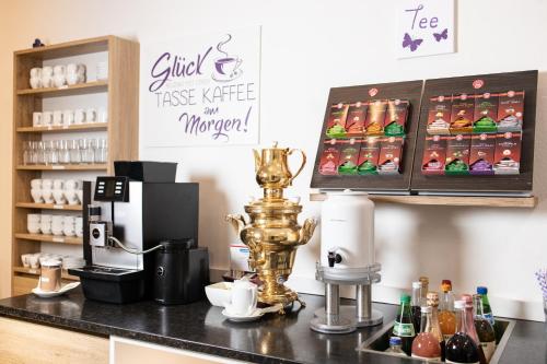 a coffee shop counter with a coffee maker and a coffee maker at Maria Theresien Hof Loipersdorf in Jennersdorf