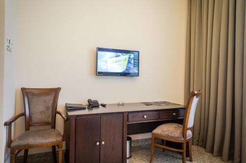Μια τηλεόραση ή/και κέντρο ψυχαγωγίας στο Royal Plus Hotel
