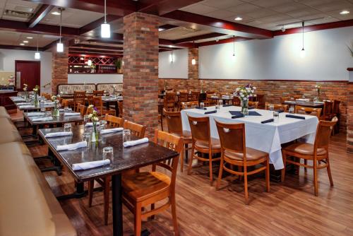 Restoran atau tempat lain untuk makan di Doubletree By Hilton Concord Downtown