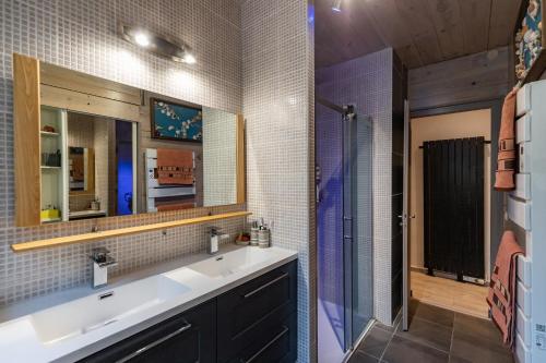 a bathroom with a sink and a shower at Grand Yatou - 8 pers, RDC, tout confort - Parking, jardin & Wifi in Cauterets