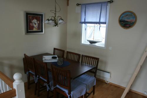 Un lugar para sentarse en Tjeldsundbrua Maritim